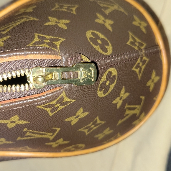 Ellipse Louis Vuitton Bag - Picture 6 of 14